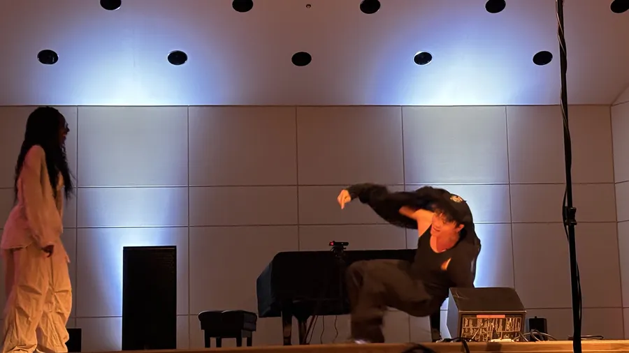 Zhixing Chen low to the floor during the Battle