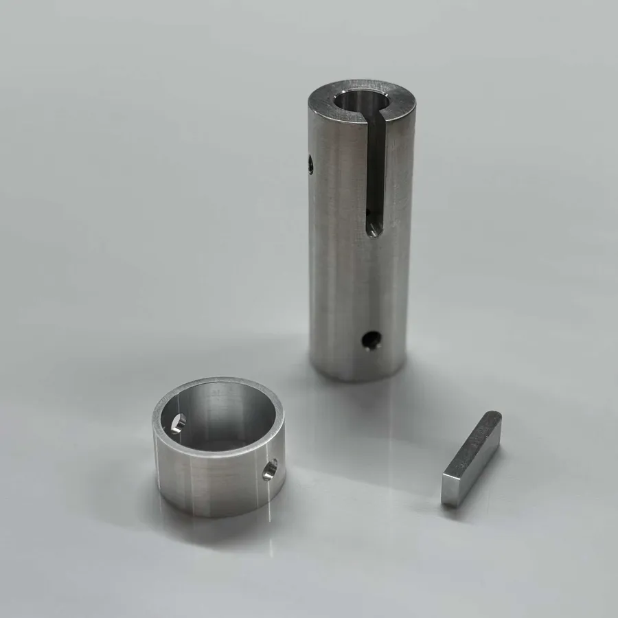 The machined linkage parts: a slotted shaft, a clamp ring and a key